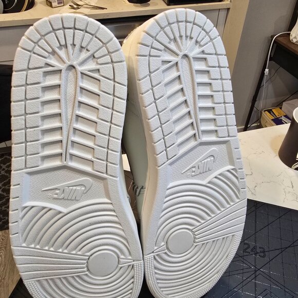 FN5032-100 Nike Air Jordan 1 Low Method Of Make White Gold MEN'S SIZE 10 US NEW - Picture 8 of 16